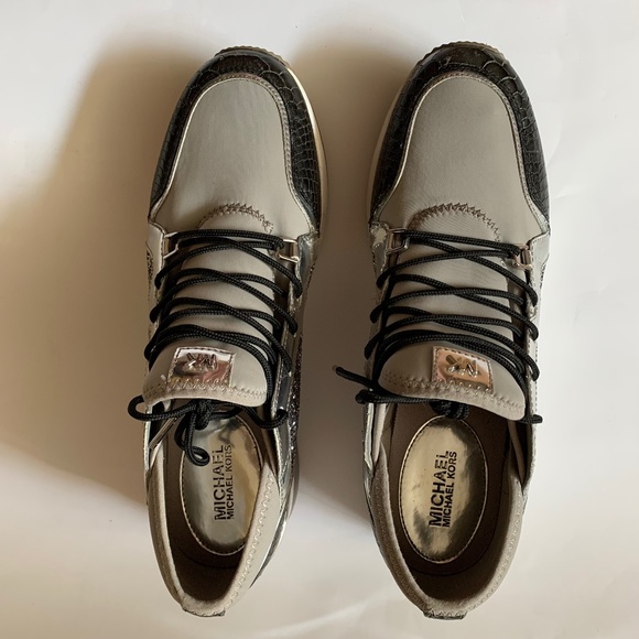 🔥Michael Kors Trainer Sneakers Size 9.5 black and sil… - Picture 4 of 7